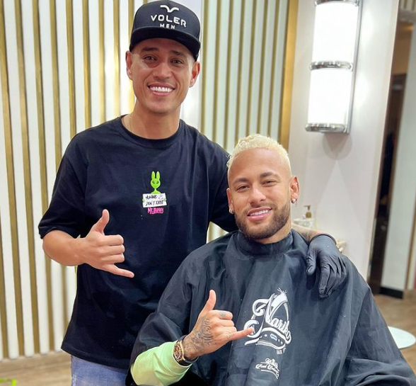 Neymar e seu cabeleireiro Nariko