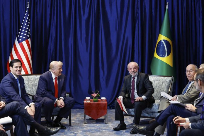 Em reunião com Lula, Trump autoriza negociações para revisão do tarifaço