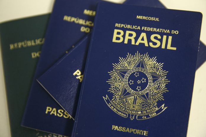 Passaporte brasileiro.