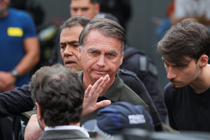 STF determina cumprimento de pena de Bolsonaro e réus da trama golpista