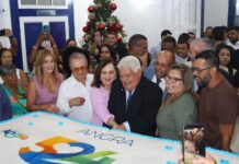 Angra celebra 524 anos com canto do Belo e corte de bolo