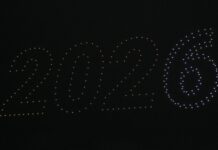 Drones, música ao vivo e alegria na virada de ano em Angra