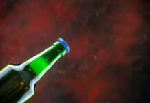 Carnaval em Angra: venda de bebidas em recipientes de vidro está proibida