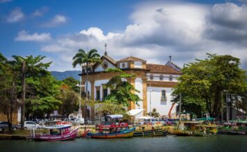 Festival Perequê: 3 dias de música, natureza e cultura caiçara em Paraty