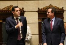 Vice de Eduardo Paes toma posse como prefeito do Rio