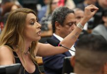 Fim da escala 6×1: votação da PEC é adiada por pedido de vista