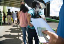 Eleitores brasileiros têm até 6 de maio para regularizar pendências