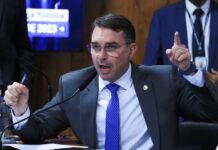 Áudios revelam Flávio Bolsonaro pedindo dinheiro para filme a Vorcaro